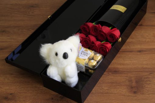 باکس گل رز و شکلات و عروسک