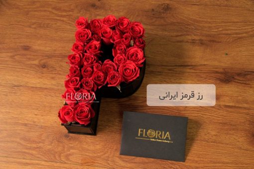 باکس گل حرف P با رز قرمز ایرانی