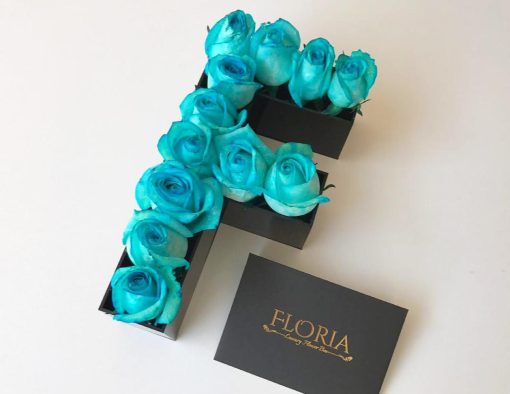 باکس گل رز آبی حرف F . از جنس چوب