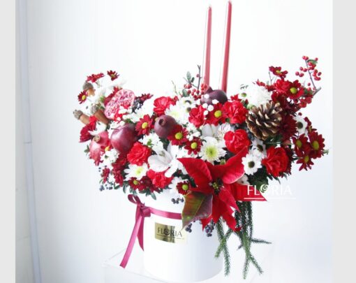 باکس گل و میوه شب یلدا شماره 4 از نمای کنار با گلهای قرمز و زرشکی و سفید